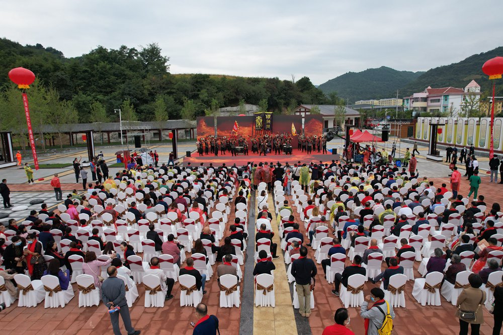<strong>秦酒庄园开园暨首届秦酒窖藏封坛文化节圆满举行</strong>